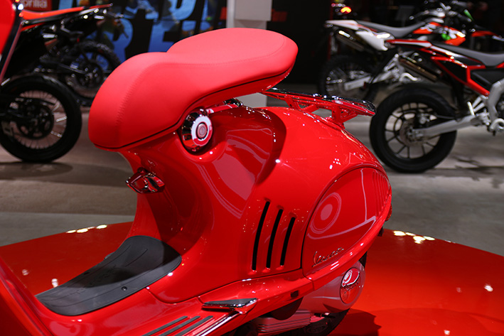 EICMA 2017 VESPA 946 RED